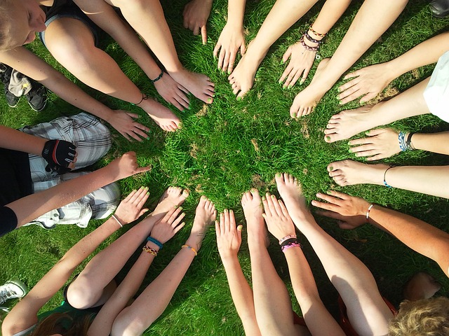 https://pixabay.com/de/team-motivation-teamwork-gemeinsam-386673/